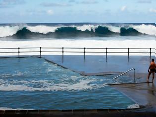 Φωτογραφία για Κύματα δέκα μέτρων σάρωσαν τις ισπανικές ακτές (ΦΩΤΟ)