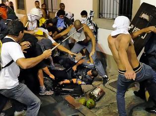 Φωτογραφία για Πονοκέφαλος για τη ΦΙΦΑ τα ατυχήματα και οι διαδηλώσεις στη Βραζιλία