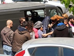 Φωτογραφία για Λαθροδιακινητές πιάστηκαν στα πράσα να μεταφέρουν 12 μετανάστες στη Θεσσαλονίκη