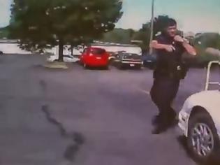 Φωτογραφία για Σοκάρει: Αστυνομικός στο Οχάιο πυροβόλησε 16 φορές παραβάτη [video]