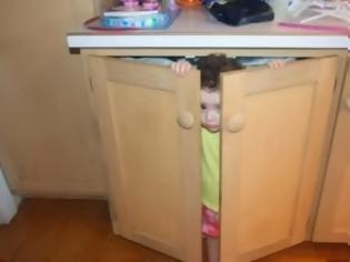 Φωτογραφία για Όταν τα μωρά προσπαθούν να κρυφτούν...