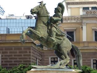 Φωτογραφία για Σοκ: Κινήθηκε το άγαλμα του Θόδωρου Κολοτρώνη!