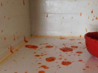 Φωτογραφία για Γιατί συμβαίνει «έκρηξη» στη σάλτσα τομάτας όταν τη βάζουμε στο μικροκυμάτων