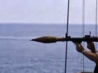 Φωτογραφία για Συγκλονιστικό βίντεο: Σομαλοί πειρατές τα έβαλαν με ρωσικό πολεμικό πλοίο και δείτε τι έπαθαν [video]