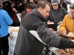 Φωτογραφία για ΟΥΡΕΣ ΣΤΗ ΒΑΡΒΑΚΕΙΟ ΓΙΑ ΛΙΓΟ ΨΗΤΟ ΚΡΕΑΣ (VIDEO)