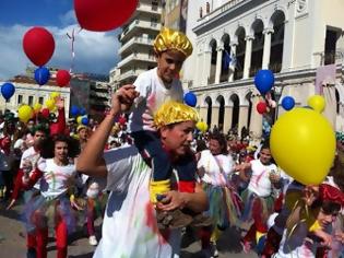 Φωτογραφία για Πάτρα: Ολοκληρώθηκε η παρέλαση των μικρών- Χαμόγελα και νάζια στη λιακάδα για 8.000 καρναβαλιστές