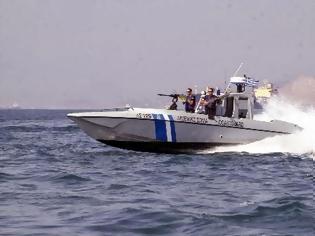 Φωτογραφία για Καταδίωξη σήμερα το πρωί σε σκάφος με παράνομους μετανάστες