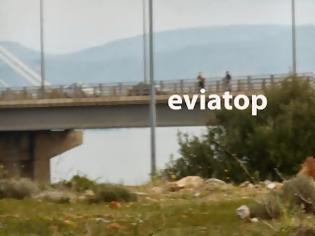 Φωτογραφία για Απειλούσε να πέσει από τη γέφυρα της Χαλκίδας