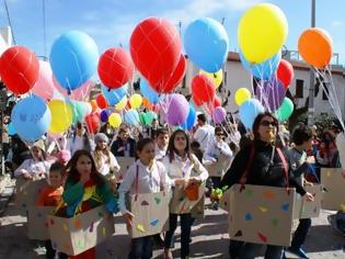 Φωτογραφία για Ξεφάντωσαν 2.000 μικροί και μεγάλοι μασκαράδες στην Παιδική Καρναβαλική Παρέλαση στο Αίγιo! Δείτε φωτο