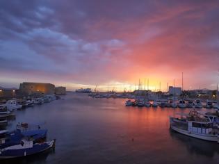 Φωτογραφία για Aπίστευτη ανατολή στο λιμάνι του Ηρακλείου - Εικόνες βγαλμένες από παραμύθι