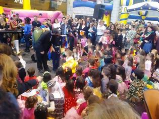 Φωτογραφία για Με μασκαράδες πλημμύρισε το κλειστό γυμναστήριο «Σπύρος Λούης» στο παιδικό αποκριάτικο πάρτι του Δήμου Αμαρουσίου