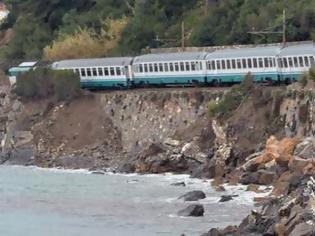 Φωτογραφία για Τρένο έμεινε κρεμασμένο στον γκρεμό 38 ημέρες!