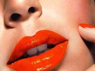 Φωτογραφία για Το πορτοκαλί χρώμα στα χείλη είναι hot!