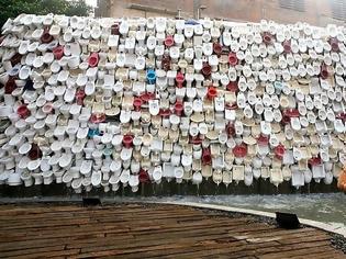 Φωτογραφία για Ένας τοίχος με...10.000 λεκάνες τουαλέτας! [photos]