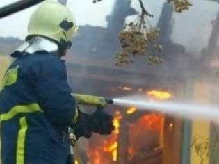 Φωτογραφία για Χανιά: Έβαλε φωτιά και μετά δεν άφηνε τους πυροσβέστες να τη σβήσουν