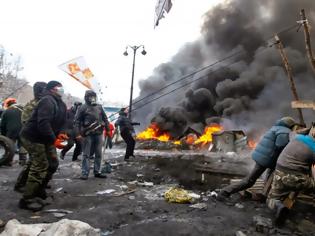 Φωτογραφία για Δεκάδες άνδρες οπλισμένοι με Καλάσνικοφ στην Ουκρανία
