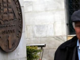 Φωτογραφία για Σαν σήμερα: Οι Έλληνες λένε «αντίο» στη δραχμή - Το ευρώ είναι πια το μοναδικό νόμισμα της χώρας