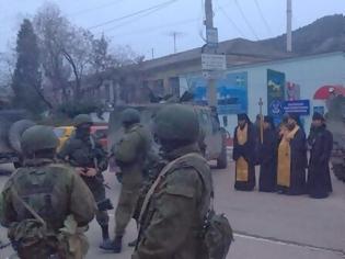 Φωτογραφία για Ιερείς ευλογούν στρατιώτες στην Σεβαστούπολη