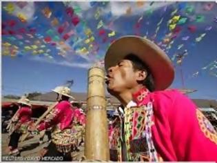 Φωτογραφία για Τραγωδία στο καρναβάλι της Βολιβίας - 4 νεκροί και δεκάδες τραυματίες
