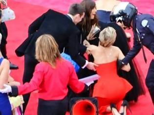 Φωτογραφία για Jennifer Lawrence: σίγουρα κερδίζει το Oscar του... “Σκουντούφλη”.
