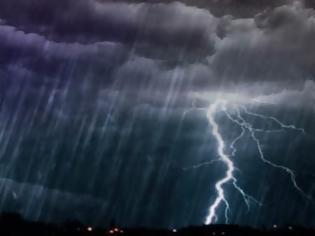 Φωτογραφία για ΣΥΜΒΑΙΝΕΙ ΤΩΡΑ: Ισχυρή καταιγίδα στην Αττική