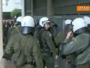 Φωτογραφία για Δείτε βίντεο από την προκλητική επίθεση των ΜΑΤ και της ομάδας ΔΕΛΤΑ νωρίτερα στην Σταδίου