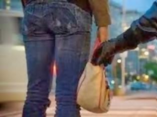 Φωτογραφία για Θεσσαλονίκη: 20χρονος με αδυναμία... στις γυνακείες τσάντες