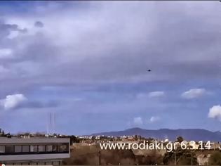 Φωτογραφία για Ρόδος: Εντυπωσιακές πτήσεις των F-16 που καθήλωσαν μικρούς και μεγάλους - Δείτε το βίντεο!