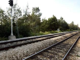 Φωτογραφία για Νέο τραγωδία στις ράγες - Τρένο συνέθλιψε αγρότη που οδηγούσε τρακτέρ