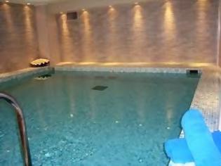 Φωτογραφία για Νεκρή ανασύρθηκε νεαρή γυναίκα από την πισίνα κολυμβητηρίου στη Πάτρα