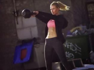 Φωτογραφία για Kettlebells: Η άσκηση που καίει 400 θερμίδες σε 20 λεπτά