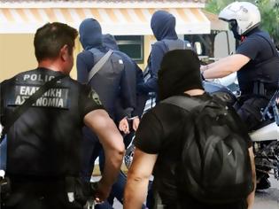 Φωτογραφία για Ψάχνουν στην Αθήνα τους ληστές της Κλειτορίας – Τουλάχιστον 3 τρομοκράτες “βλέπει” η Αντιτρομοκρατική