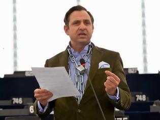 Φωτογραφία για ΜΑΓΚΙΑ: Ο Χατζημαρκάκης είχε τα κάκαλα να μπει στην Ευρωβουλή με αλυσίδες αντί για γραβάτα...