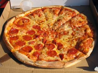 Φωτογραφία για Θα παραγγείλεις πίτσα; Διάλεξε την μεγαλύτερη!