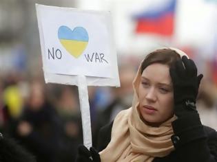 Φωτογραφία για Μαζική διαδήλωση κατά της εισβολής στην Κριμαία