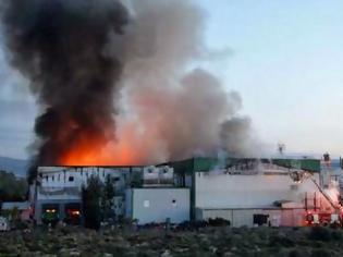 Φωτογραφία για Κατακαίει εδώ και δύο μέρες  η φωτιά στην Creta Farms
