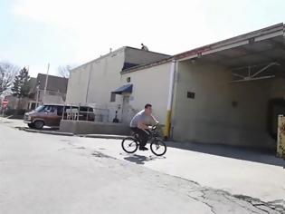 Φωτογραφία για Το βίντεο που σαρώνει: Πράγματα που δεν φανταζόσασταν πως γίνονται με ένα ποδήλατο [video]