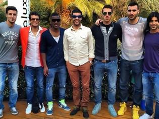 Φωτογραφία για ΟΛΟΙ ΜΑΖΙ ΚΑΙ ΣΤΑ.. ΓΕΝΕΘΛΙΑ ΤΟΥ ΓΙΟΥ ΤΟΥ ΡΟΜΠΕΡΤΟ! (ΡΗΟΤΟS)