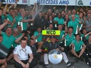 Φωτογραφία για Στον Σουμάχερ αφιέρωσε τη νίκη της Mercedes στο εναρκτήριο γκραν πρι της σεζόν o Ρόσμπεργκ
