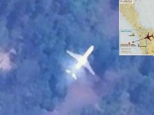 Φωτογραφία για Φοιτητής εντόπισε το μοιραίο Μπόινγκ! Φωτογραφίες ντοκουμέντο από το αεροπλάνο να πετά πάνω από ζούγκλα