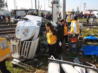 Φωτογραφία για Εννέα νεκροί στη Τουρκία, από σύγκρουση τρένου με φορτηγό... Δείτε φωτογραφίες
