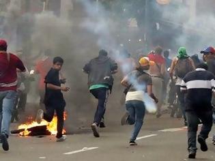 Φωτογραφία για Νεκρός 18χρονος από πυρά σε διαδήλωση στη Βενεζουέλα