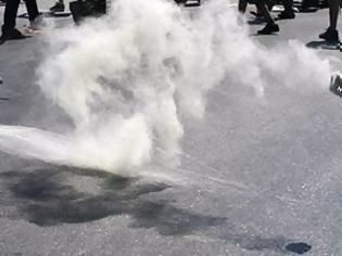 Φωτογραφία για Χρήση δακρυγόνων έξω από το πολιτικό γραφείο του Κυριάκου Μητσοτάκη στο Παγκράτι