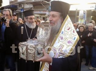 Φωτογραφία για Χιλιάδες οι πιστοί για να προσκυνήσουν την κάρα του Αγίου Ραφαήλ [video]