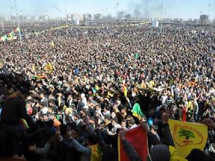 Φωτογραφία για Νεβρόζ 2012: Η φωτιά της Ελευθερίας και του Αγώνα των Κούρδων όχι μόνο δεν σβήνει αλλά μεγαλώνει!