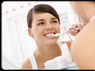 Φωτογραφία για 10 πράγματα που δεν φαντάζεστε όταν βουρτσίζετε τα δόντια σας