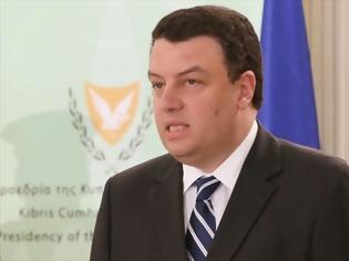Φωτογραφία για Ρήξη ανευρύσματος εγκεφάλου υπέστη ο Υπουργός Άμυνας της Κύπρου (Βίντεο)