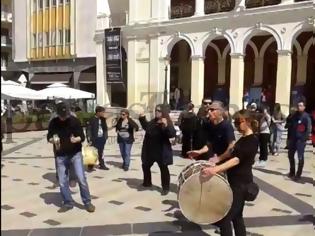 Φωτογραφία για Οι καθηγητές διαμαρτυρήθηκαν στη Πλατεία Γεωργίου στη Πάτρα [Video]