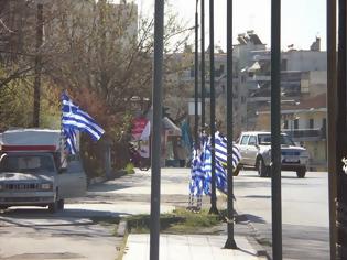 Φωτογραφία για Φέτος δεν αγοράζουν σημαίες στα Τρίκαλα