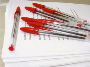 Φωτογραφία για Απαγορεύονται τα κόκκινα στυλό